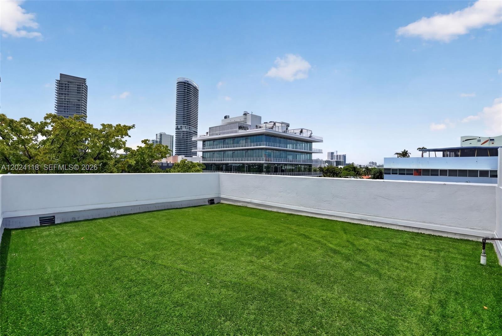 THE MANHATTAN CONDO - Residential