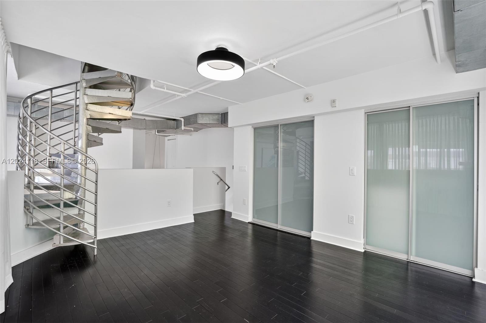 THE MANHATTAN CONDO - Residential