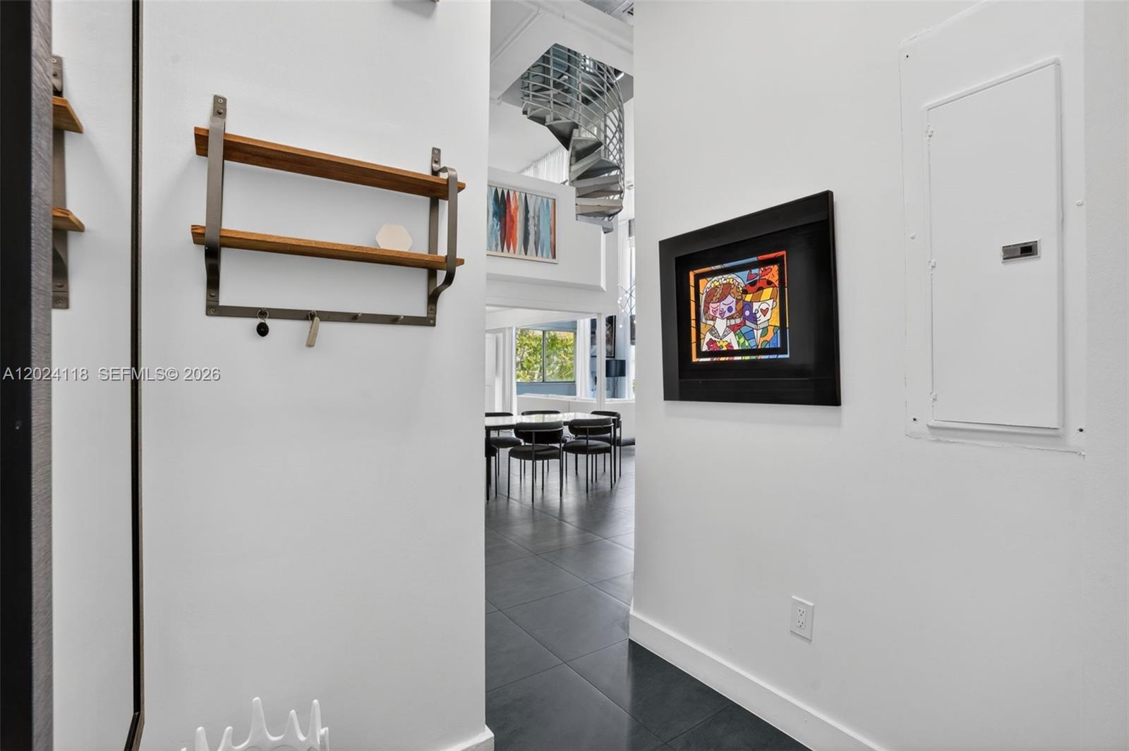 THE MANHATTAN CONDO - Residential