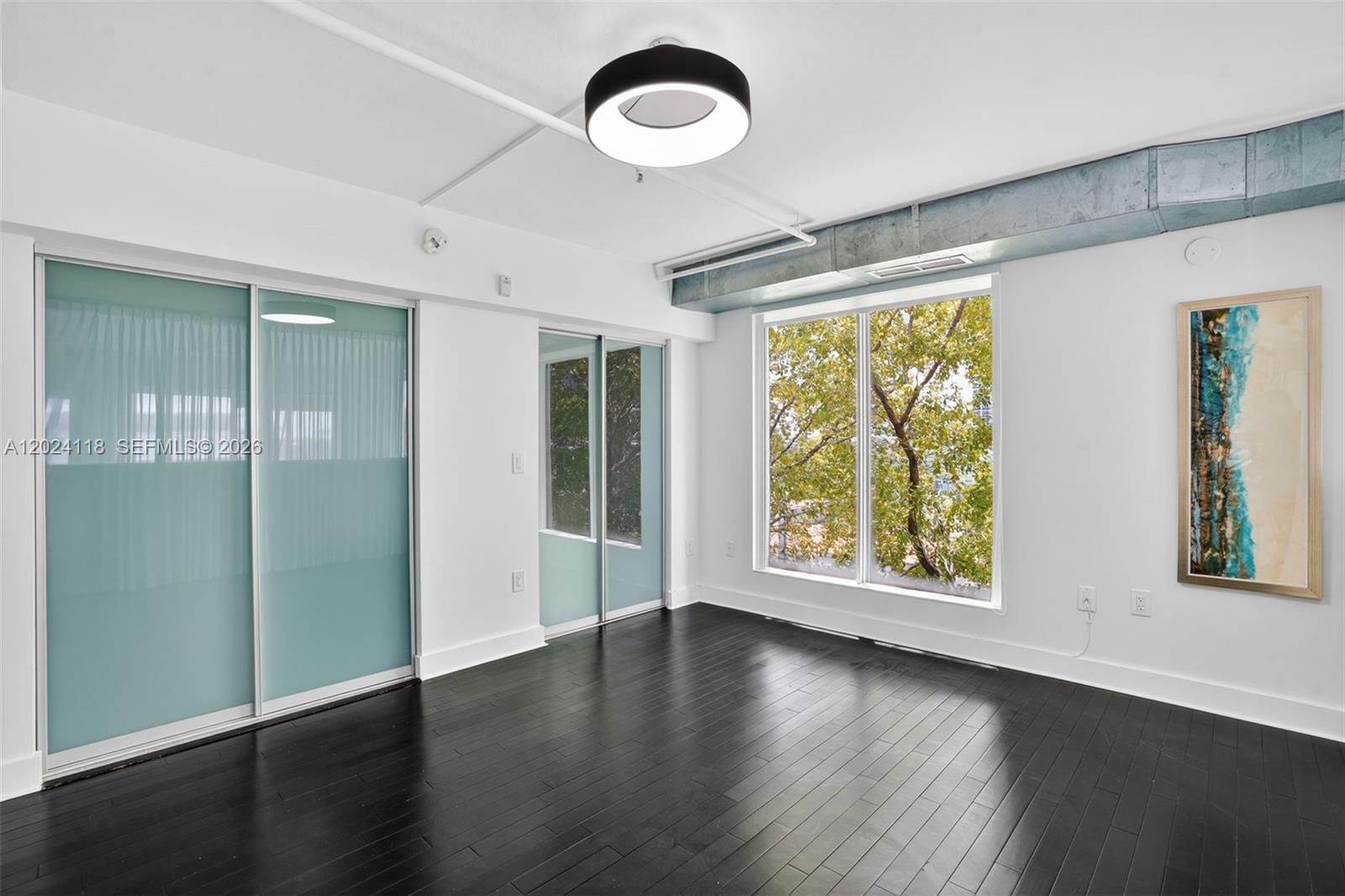 THE MANHATTAN CONDO - Residential