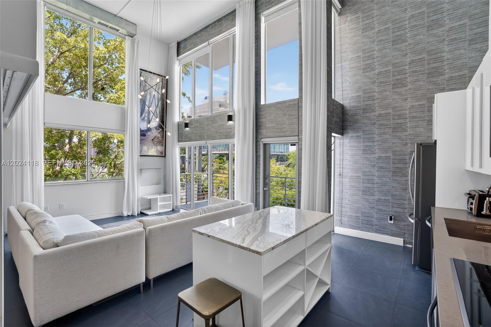 THE MANHATTAN CONDO - Residential