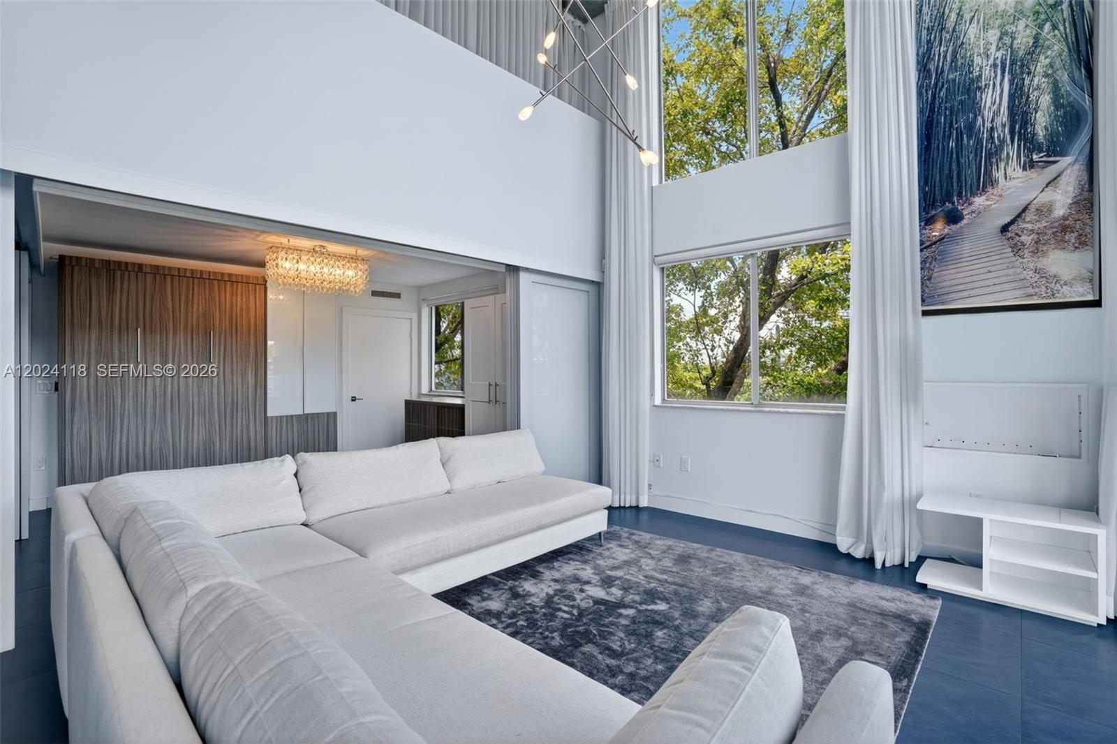 THE MANHATTAN CONDO - Residential