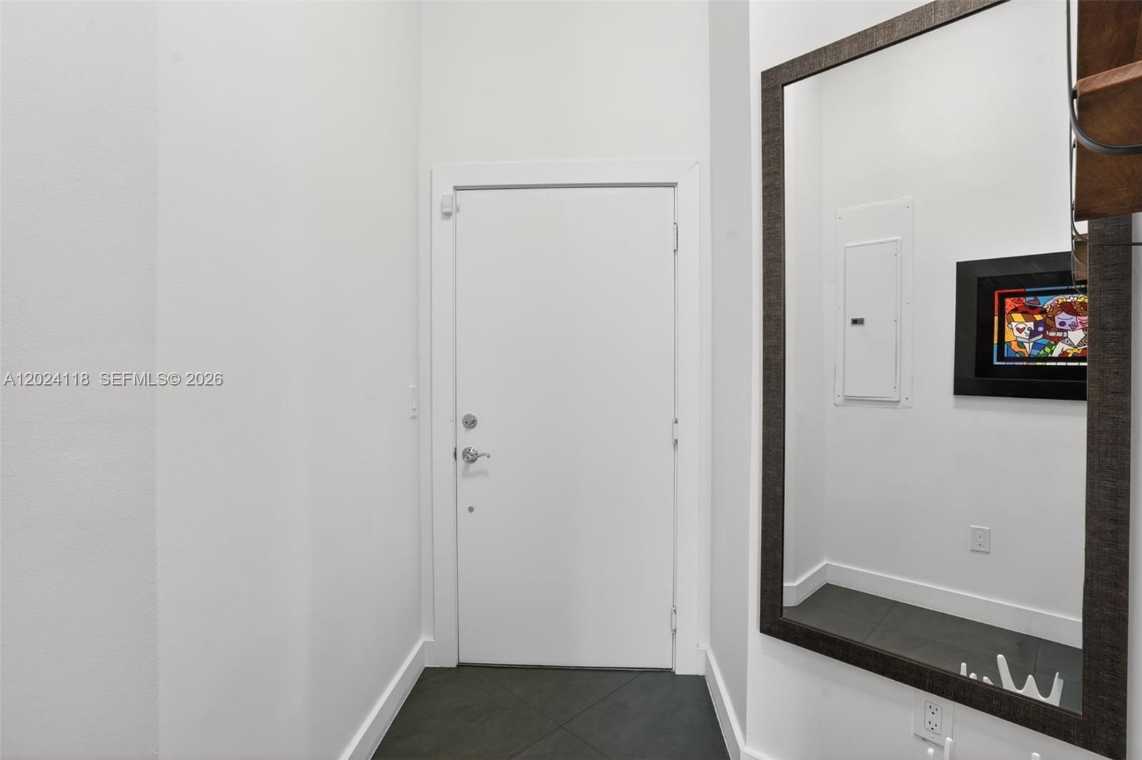 THE MANHATTAN CONDO - Residential