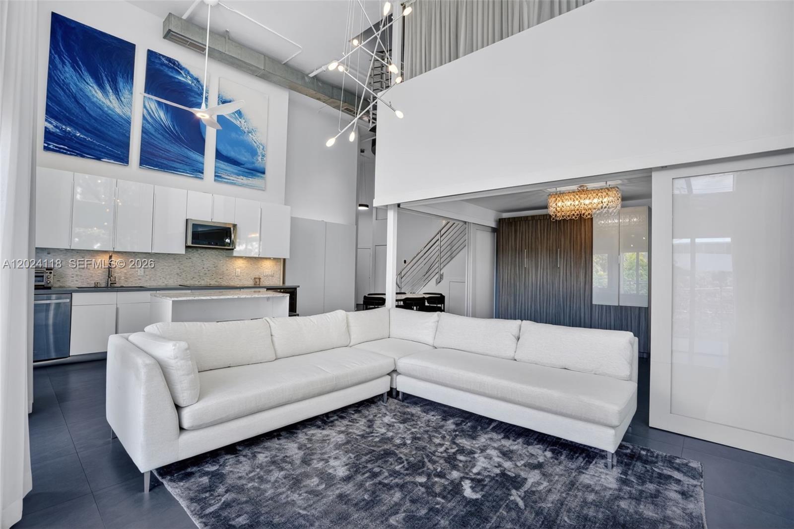 THE MANHATTAN CONDO - Residential