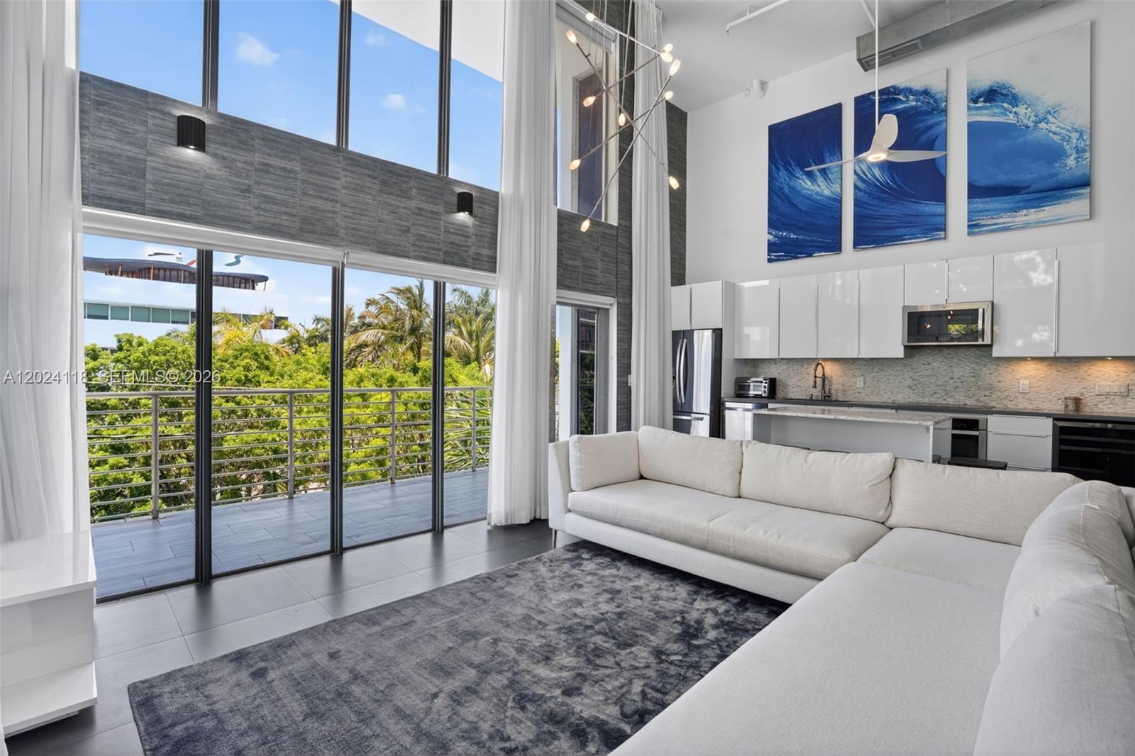 THE MANHATTAN CONDO - Residential
