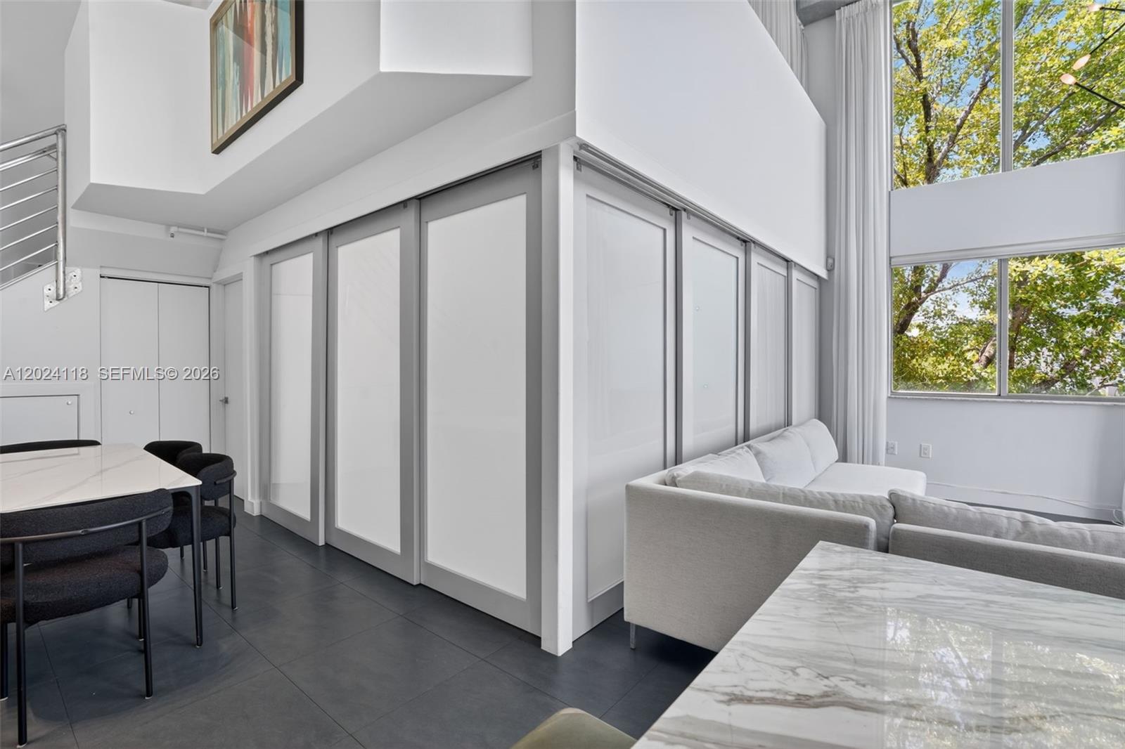 THE MANHATTAN CONDO - Residential