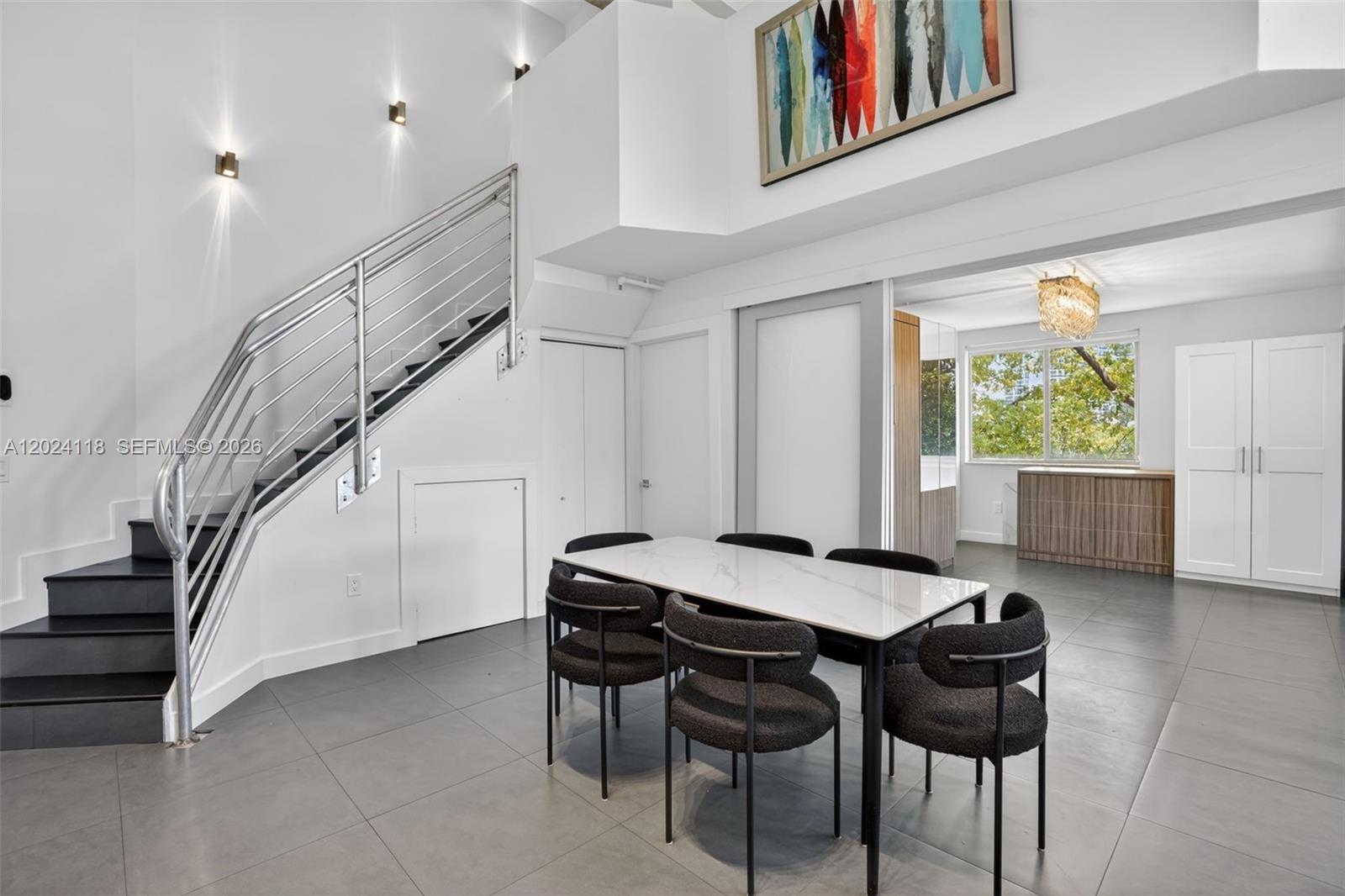 THE MANHATTAN CONDO - Residential