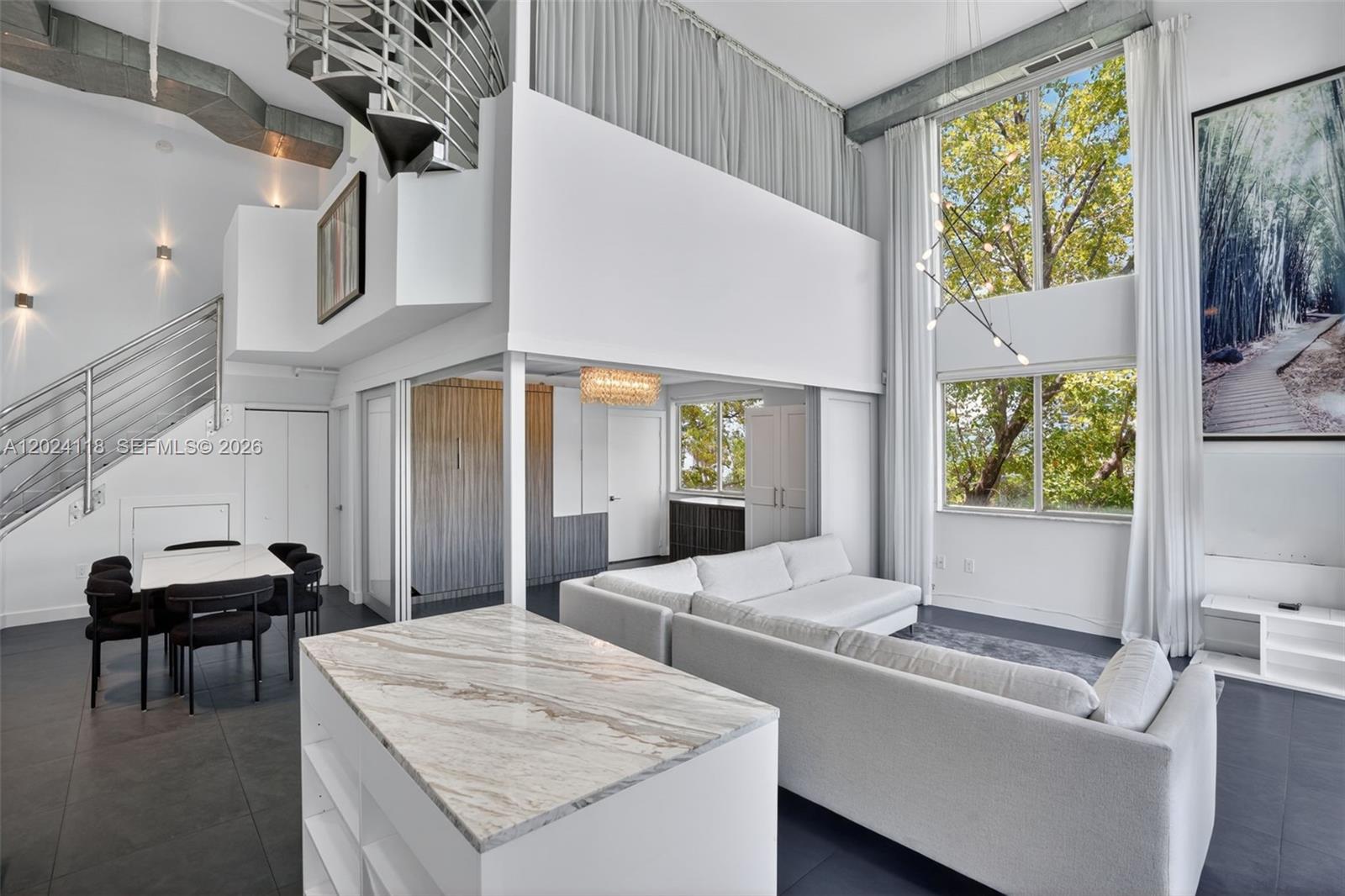 THE MANHATTAN CONDO - Residential