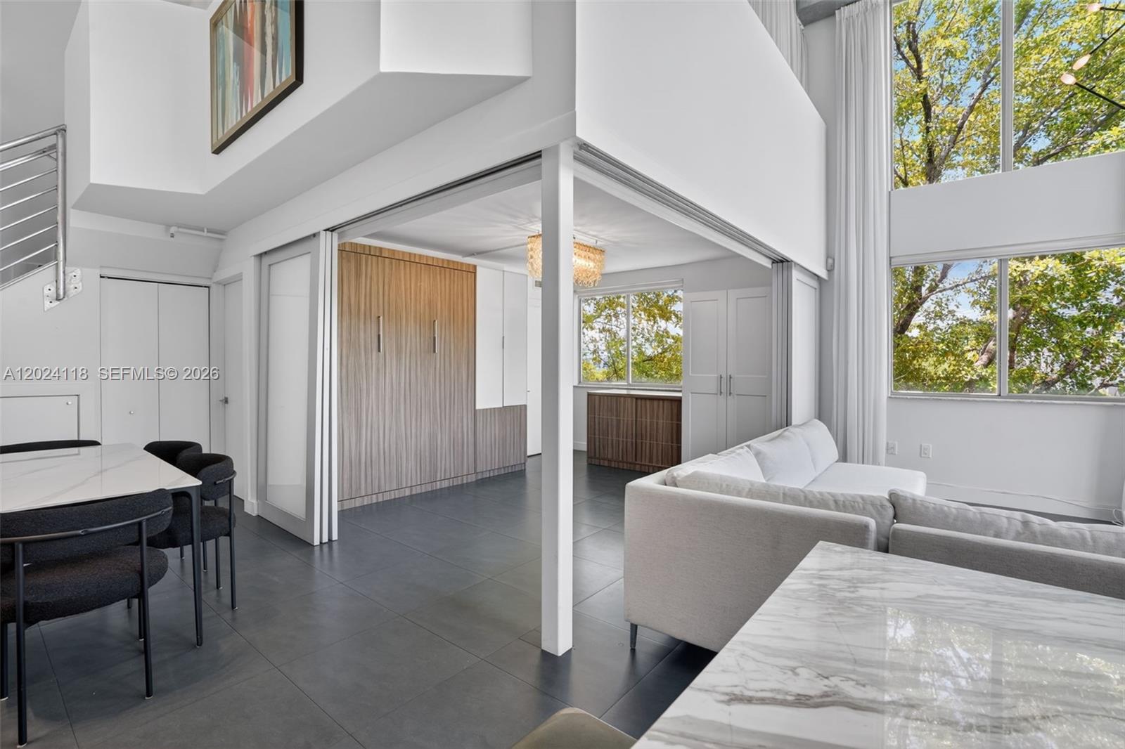 THE MANHATTAN CONDO - Residential
