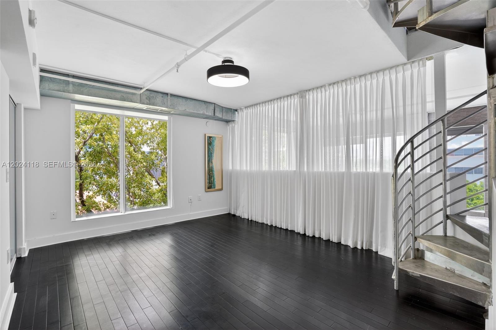THE MANHATTAN CONDO - Residential