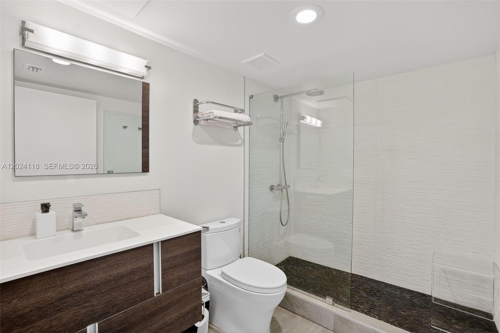 THE MANHATTAN CONDO - Residential