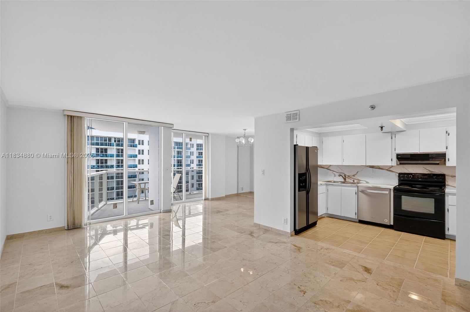 2401 Collins Ave 1703