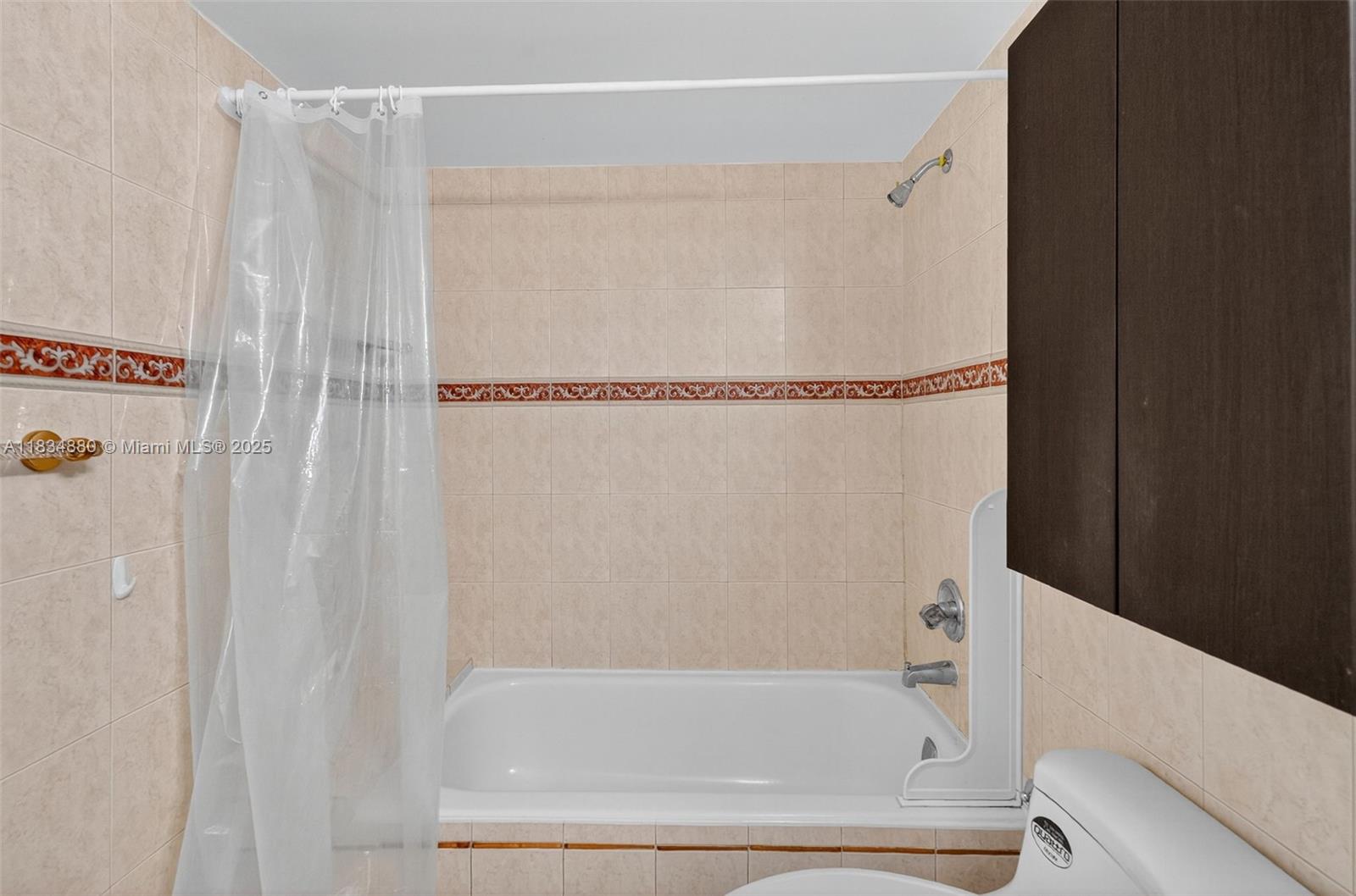 THE RIVIERA CONDO - Residential Lease