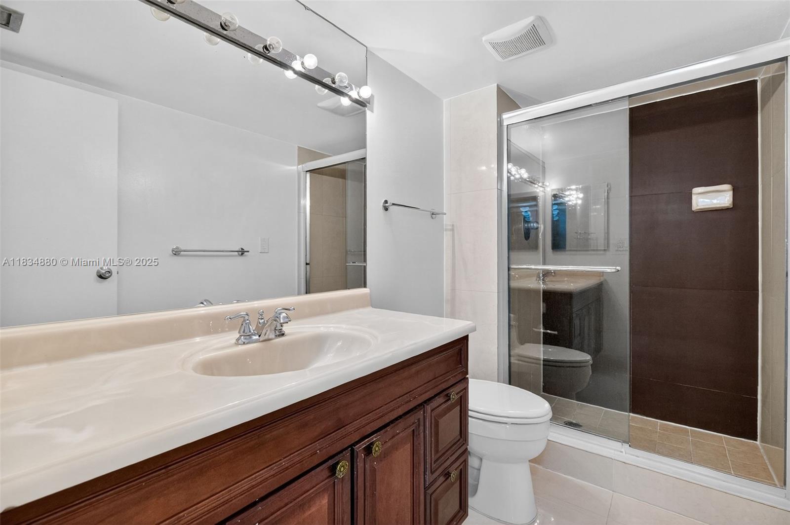 THE RIVIERA CONDO - Residential Lease