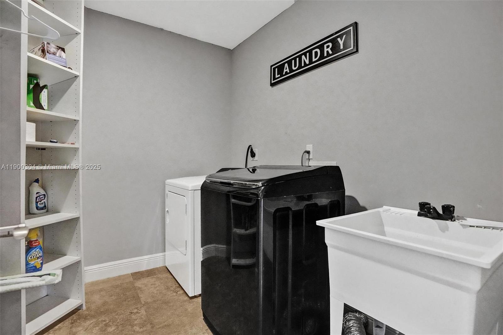 SAN SOUCI ESTATES - Residential Lease