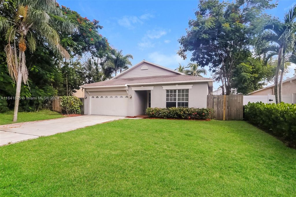 Photo of 6329 Dimond St, Jupiter, FL 33458 (MLS # A11641535)