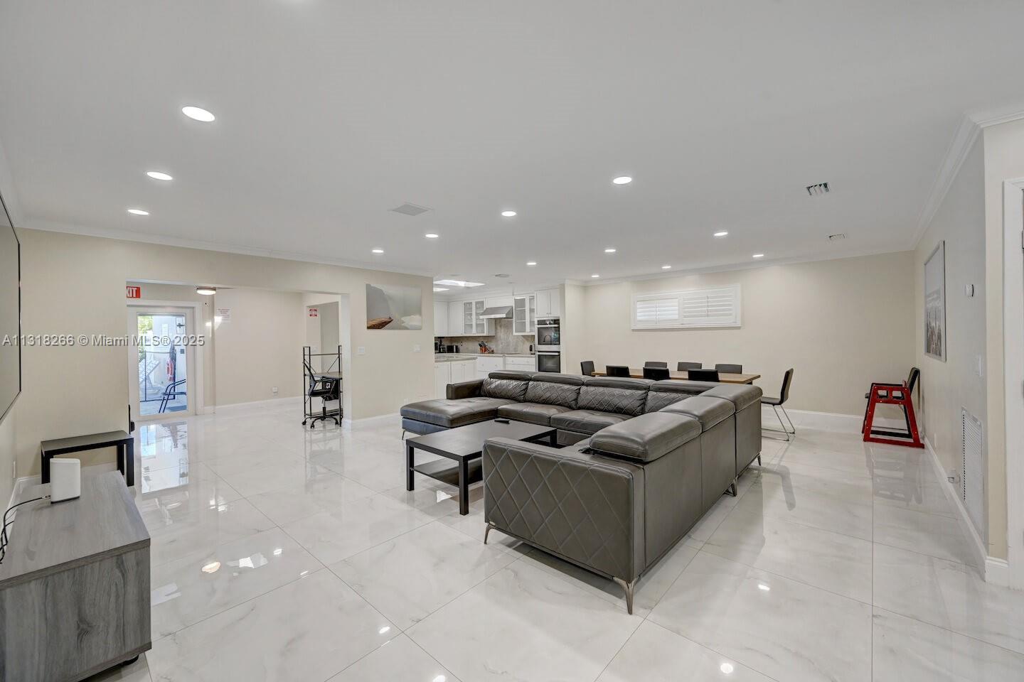 HOLLYWOOD GOLF ESTATES SE - Residential Lease