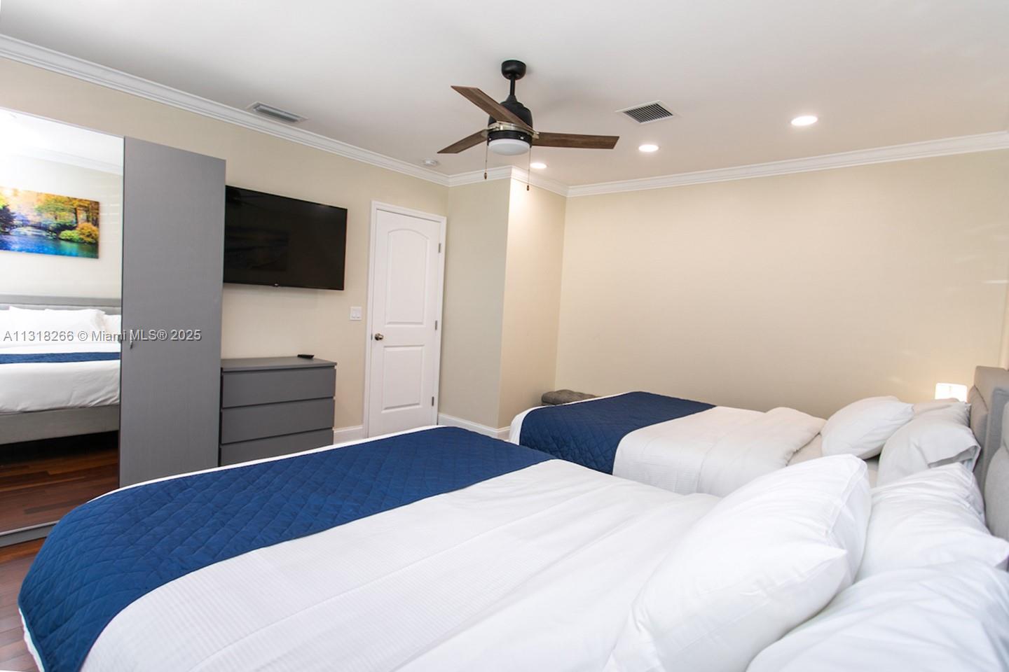 HOLLYWOOD GOLF ESTATES SE - Residential Lease