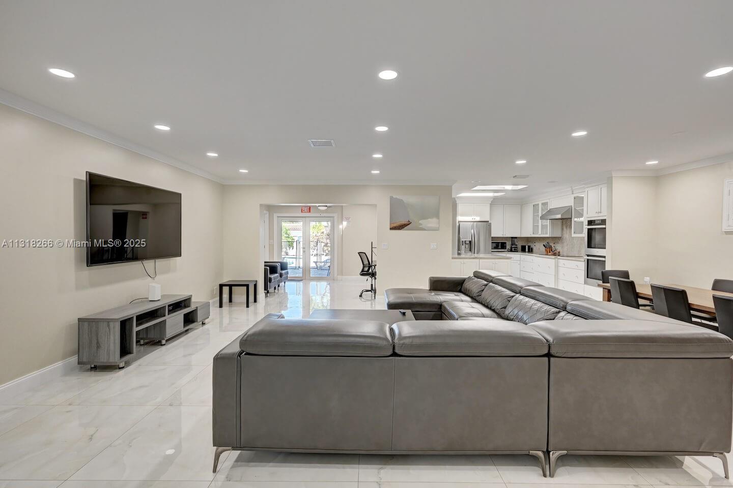 HOLLYWOOD GOLF ESTATES SE - Residential Lease