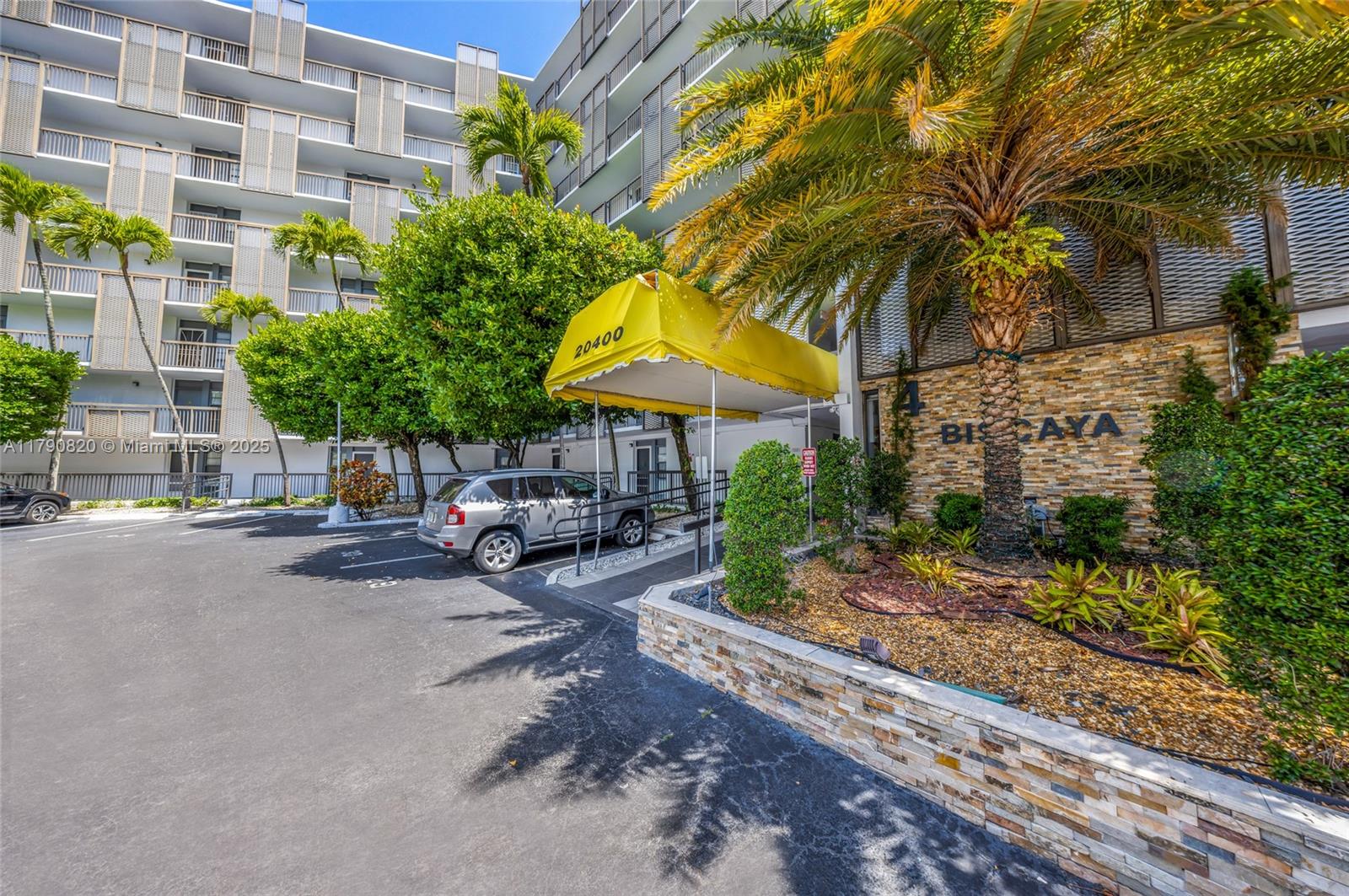 BISCAYA IV CONDO - Residential