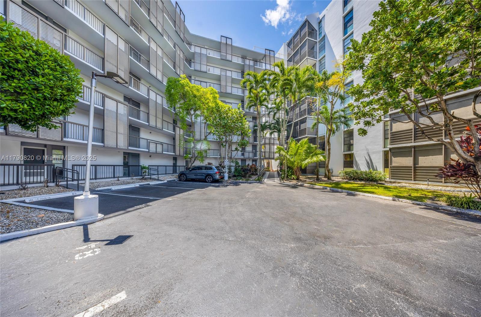 BISCAYA IV CONDO - Residential