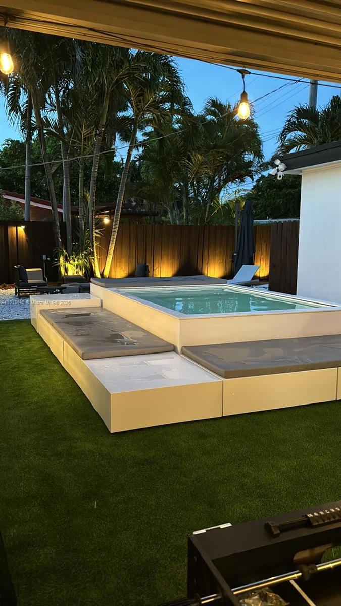 COUNTRY CLUB HOMES - Residential