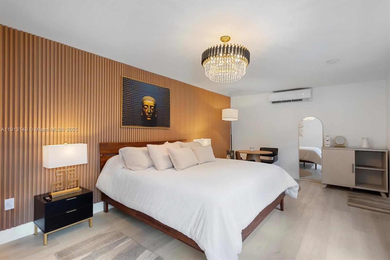 COUNTRY CLUB HOMES - Residential