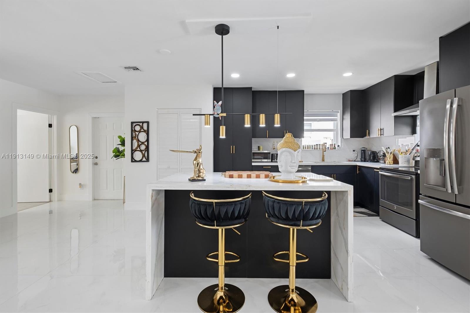 COUNTRY CLUB HOMES - Residential