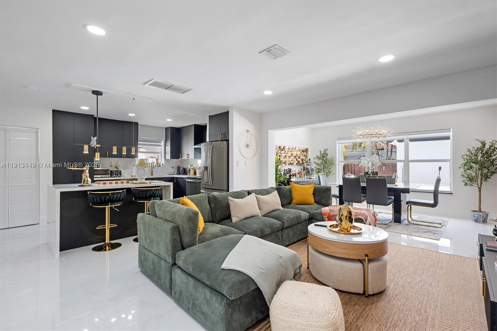 COUNTRY CLUB HOMES - Residential