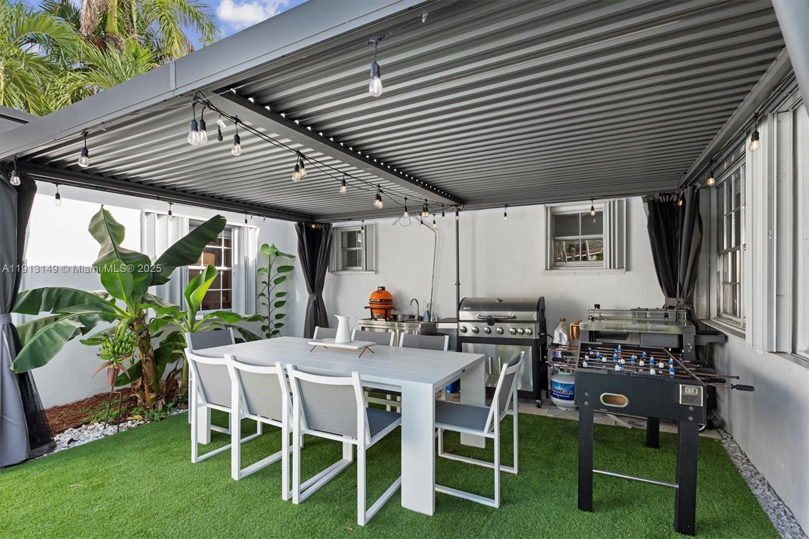 COUNTRY CLUB HOMES - Residential