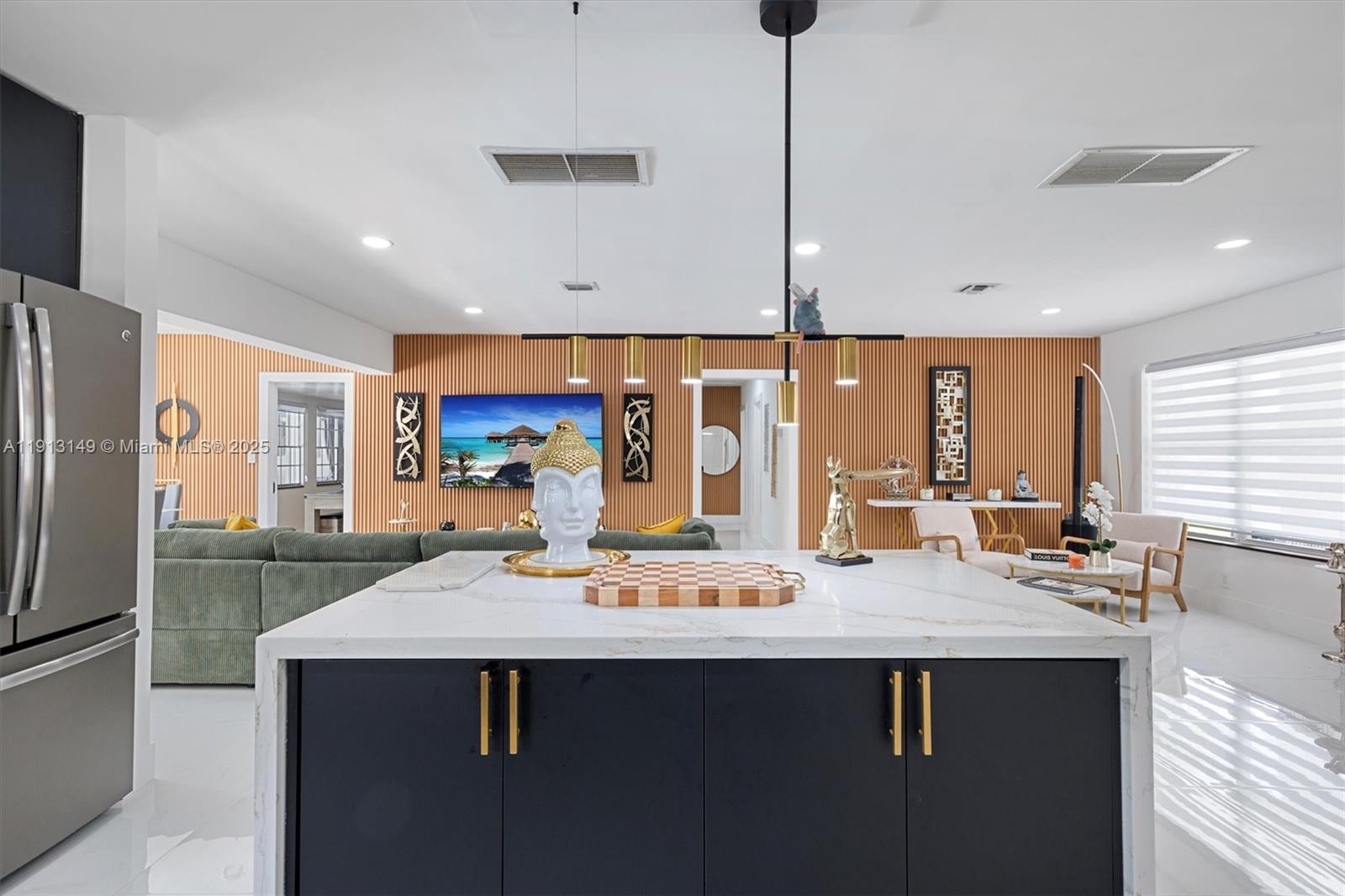 COUNTRY CLUB HOMES - Residential