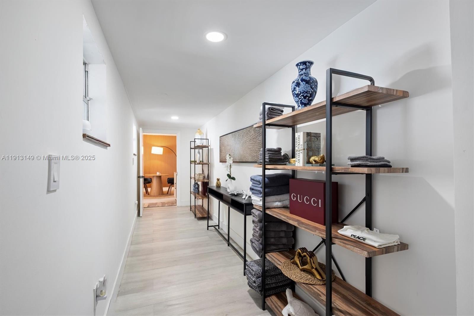 COUNTRY CLUB HOMES - Residential