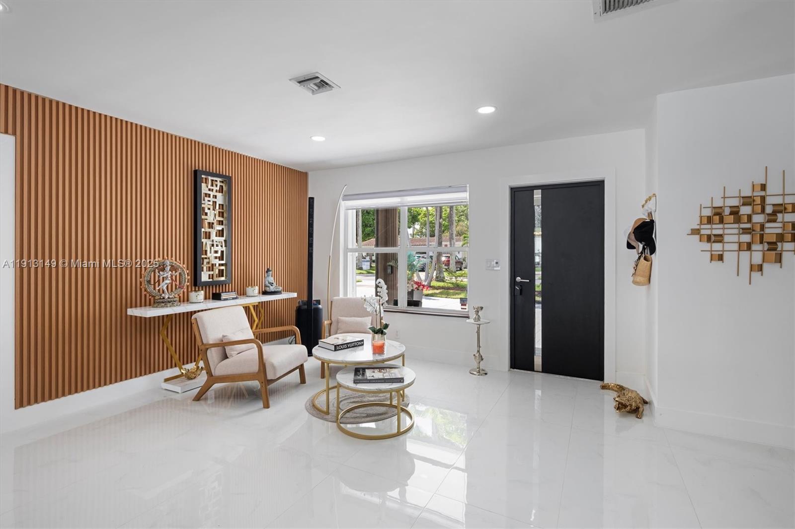 COUNTRY CLUB HOMES - Residential