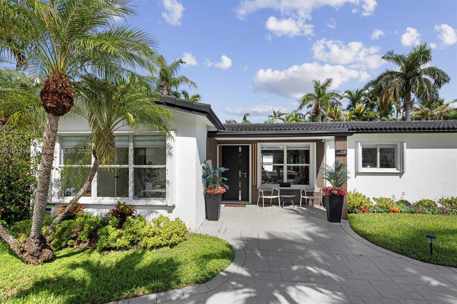 COUNTRY CLUB HOMES - Residential