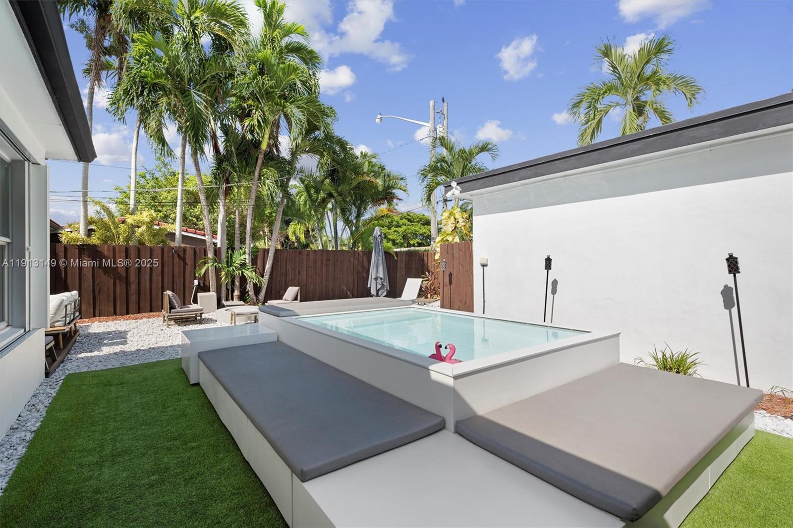 COUNTRY CLUB HOMES - Residential