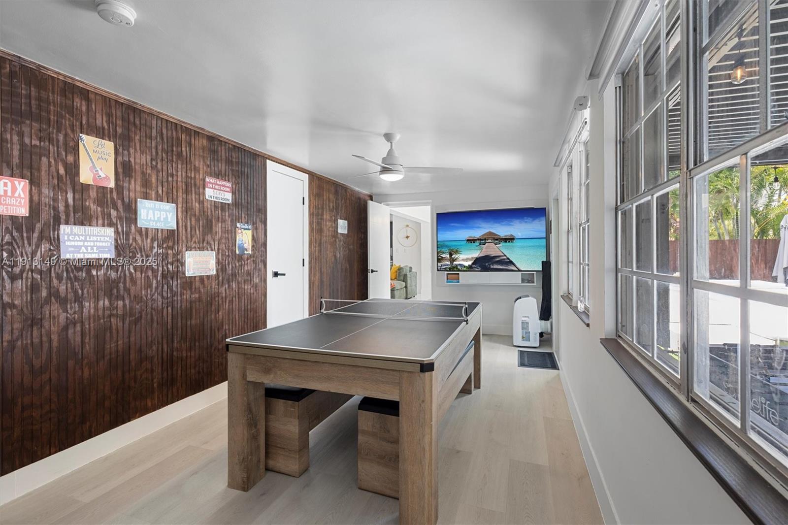 COUNTRY CLUB HOMES - Residential