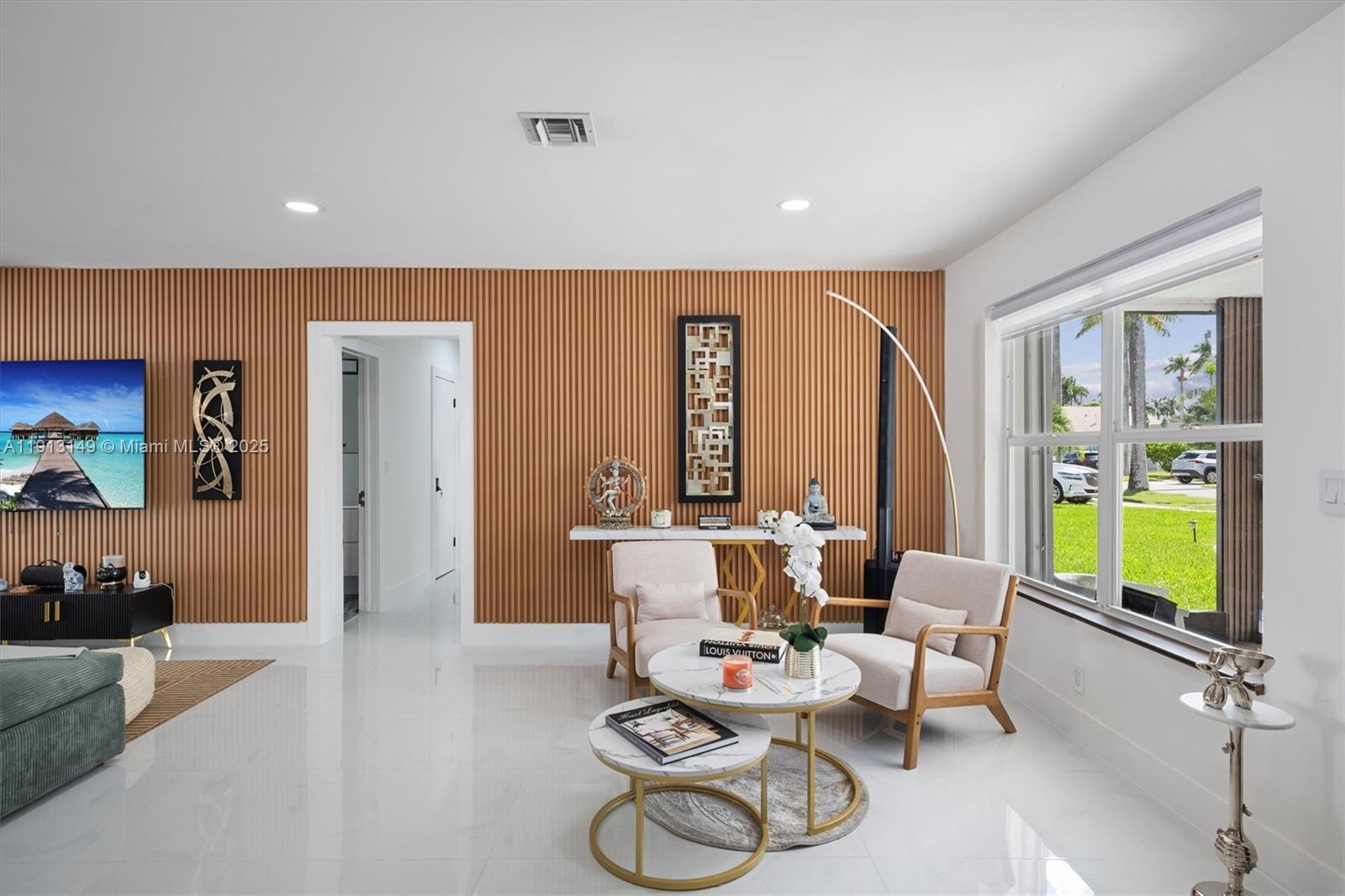 COUNTRY CLUB HOMES - Residential