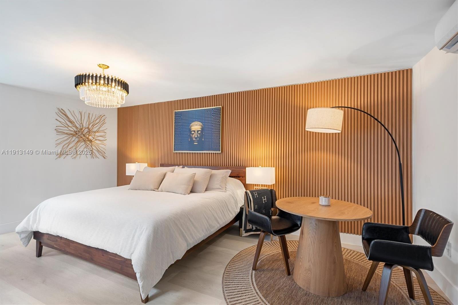 COUNTRY CLUB HOMES - Residential