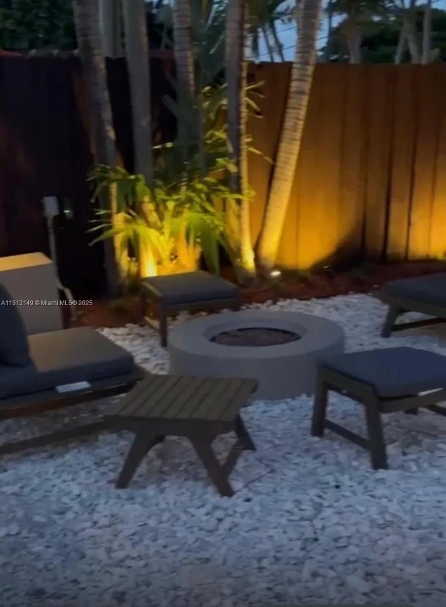 COUNTRY CLUB HOMES - Residential