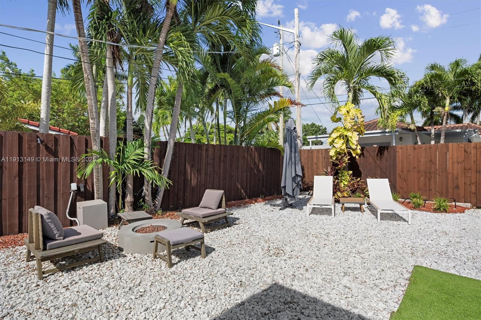 COUNTRY CLUB HOMES - Residential