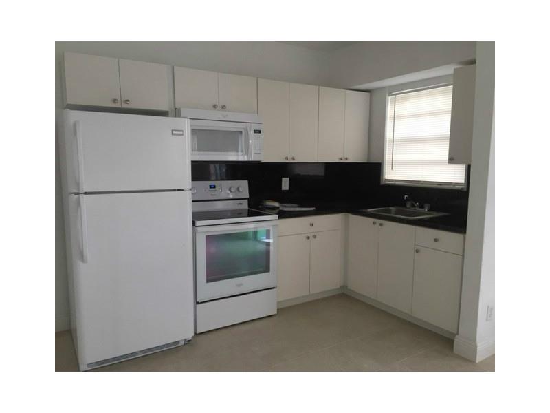 AIRPORT VISTA 18-21 B - Residential Lease