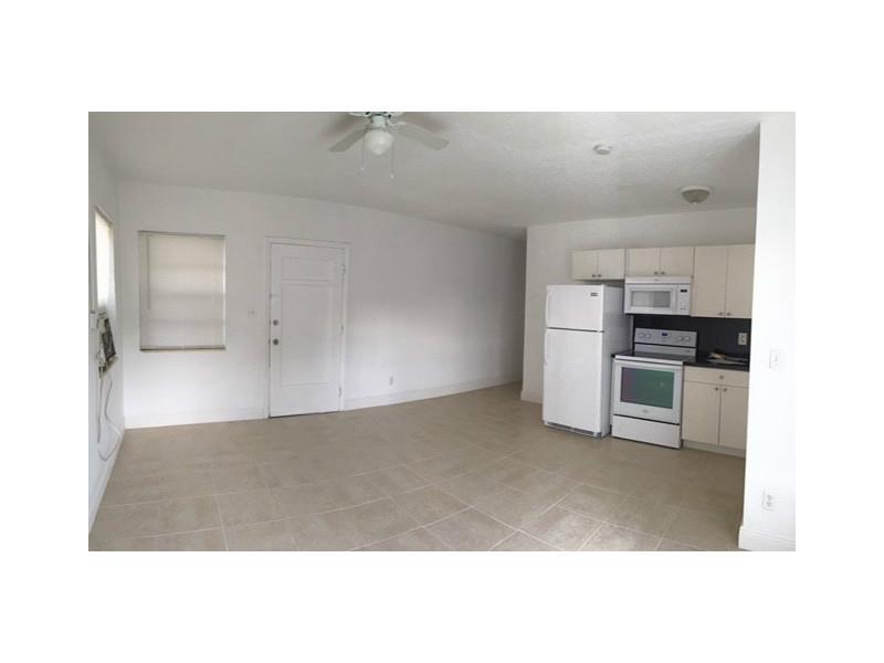 AIRPORT VISTA 18-21 B - Residential Lease