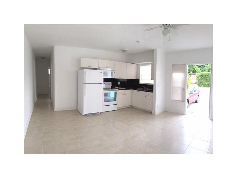 AIRPORT VISTA 18-21 B - Residential Lease