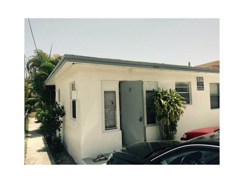 AIRPORT VISTA 18-21 B - Residential Lease