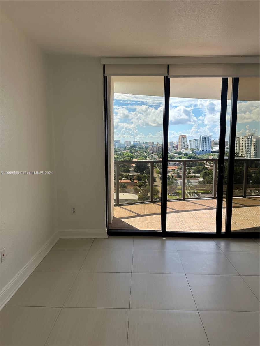 THE LUXOR RESIDENCES COND - Residential Lease