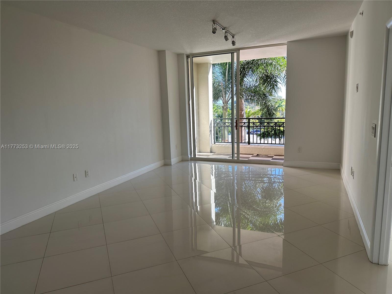 CITYPLACE SOUTH TOWER CON - Residential