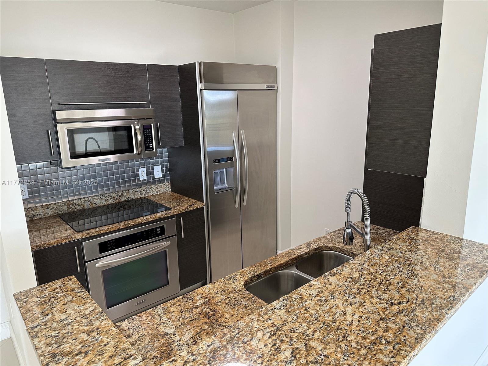 CITYPLACE SOUTH TOWER CON - Residential