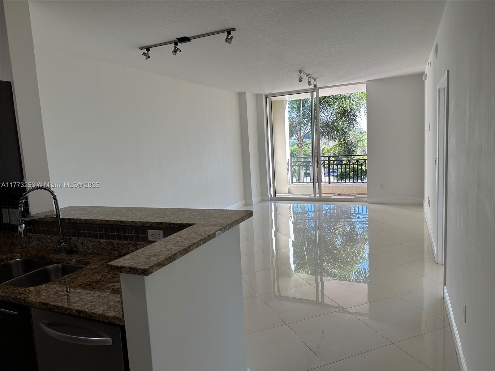 CITYPLACE SOUTH TOWER CON - Residential