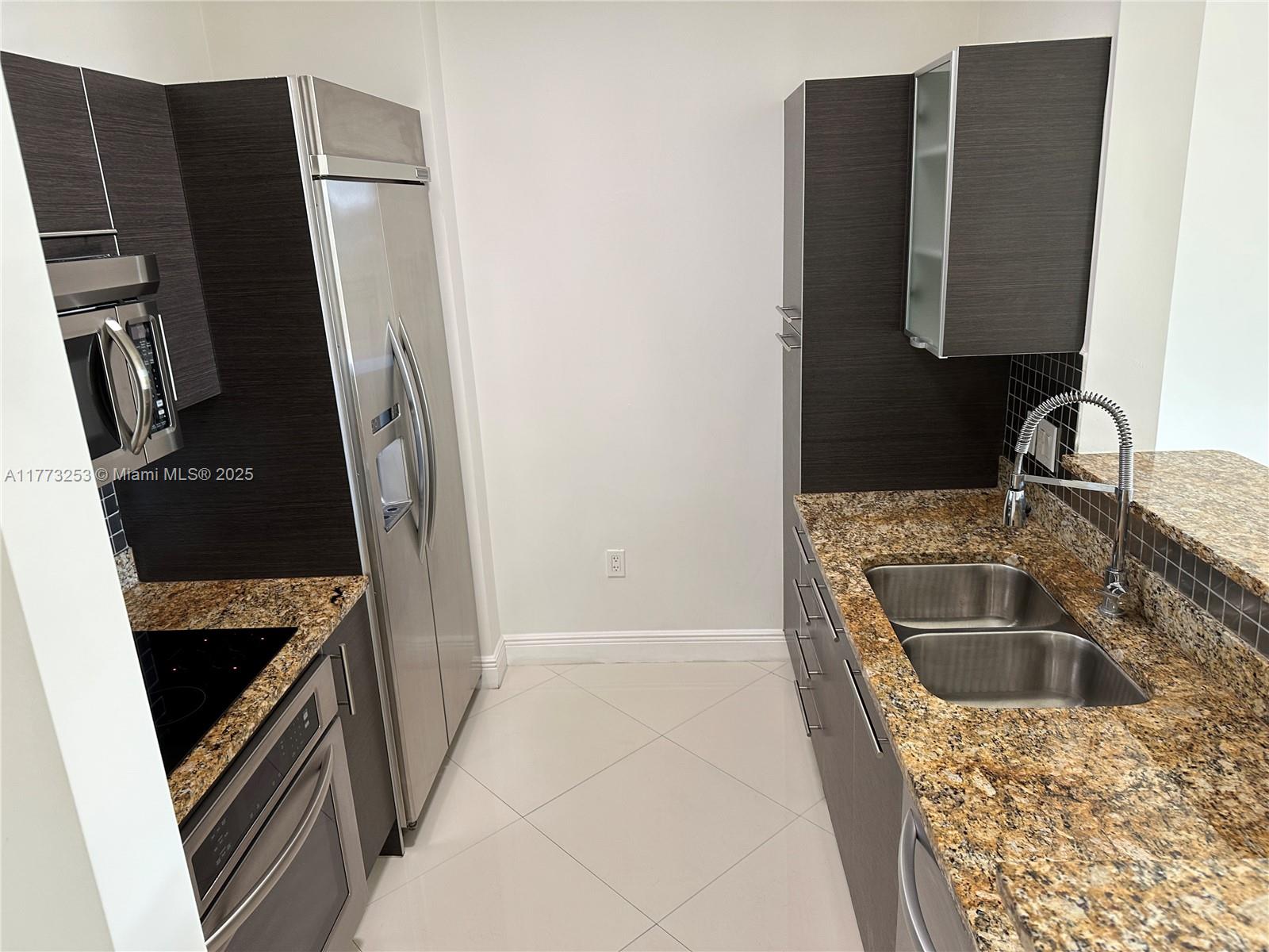 CITYPLACE SOUTH TOWER CON - Residential