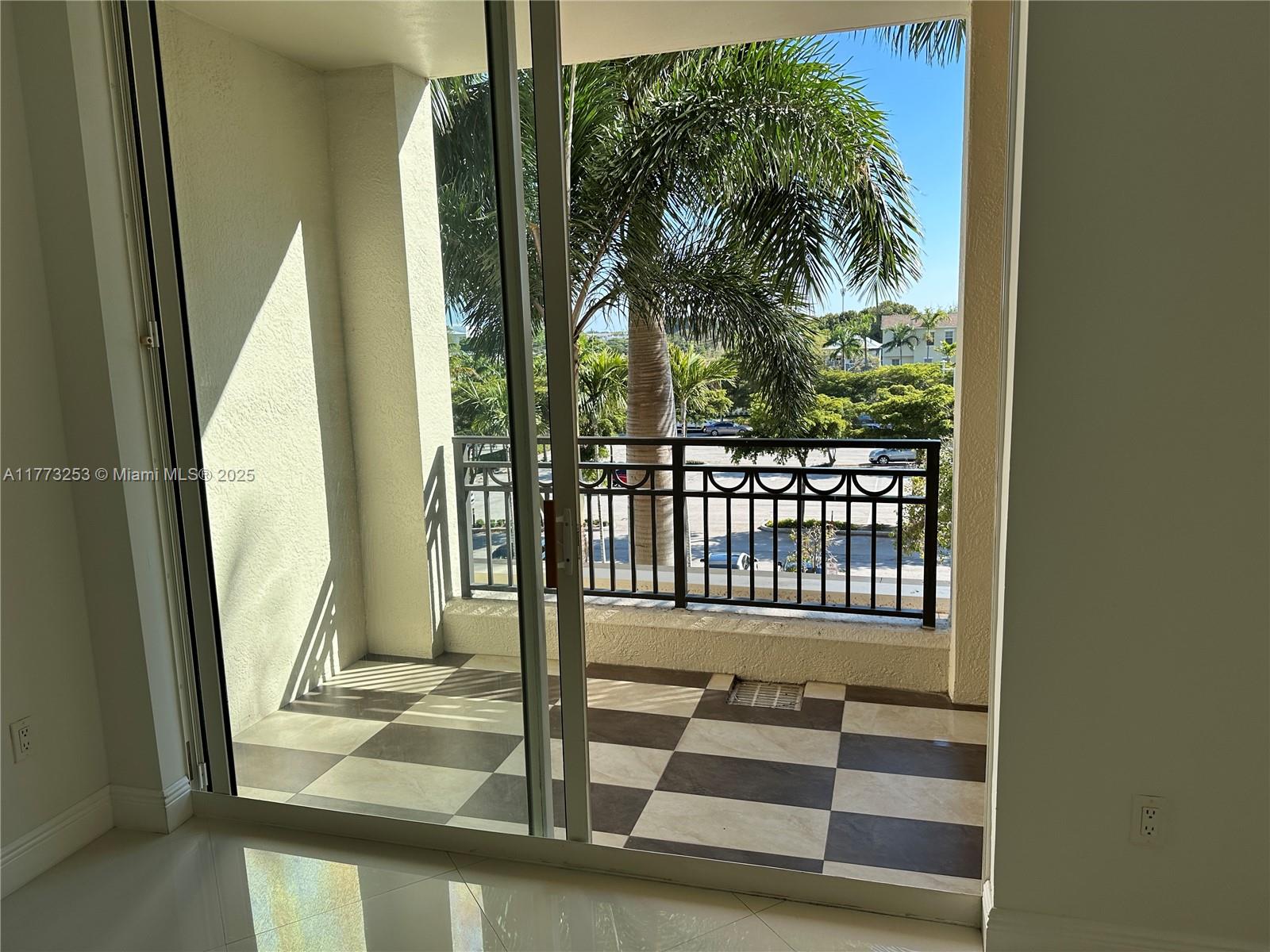 CITYPLACE SOUTH TOWER CON - Residential